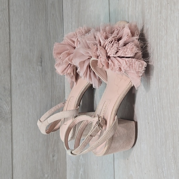 Avec Les Filles Women Elegant Pink Ruffle Heeled Sandals Shoes Sz 5M - Picture 2 of 12